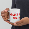 Taza clásica "Make Argentina Great Again" en blanco con letras rojas.