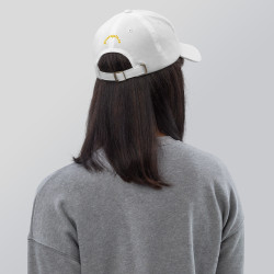 Gorra sin bandera "Make España Great Again" blanco con letra dorada (estilo Dad hat)
