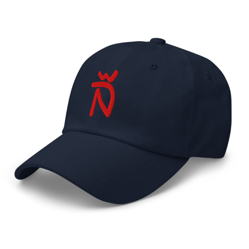 Gorra Ñ azul navy con letra roja (estilo Dad hat)