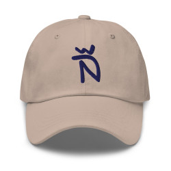 Gorra Ñ beige con letra azul (estilo Dad hat)
