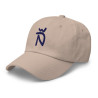 Gorra Ñ beige con letra azul (estilo Dad hat)