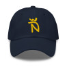 Gorra de visera béisbol azul navy con letra Ñ en dorado-02