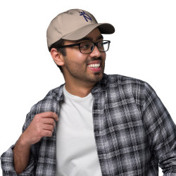 Gorra Ñ beige con letra azul (estilo Dad hat)