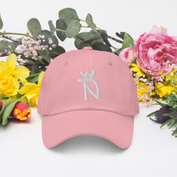 Gorra Ñ rosa con letra blanca (estilo Dad hat)