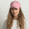 Gorra Ñ rosa con letra blanca (estilo Dad hat)