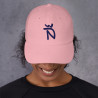 Gorra Ñ rosa con letra azul (estilo Dad hat)