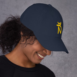 Gorra de visera béisbol azul navy con letra Ñ en dorado-09