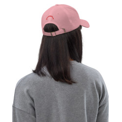 Gorra Ñ rosa con letra roja (estilo Dad hat)