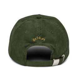 Gorra de pana fina verde con Ñ en oro
