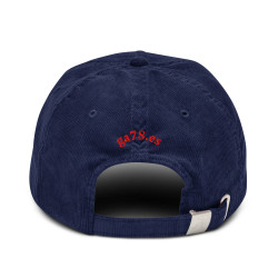 Gorra de pana fina azul con Ñ en rojo