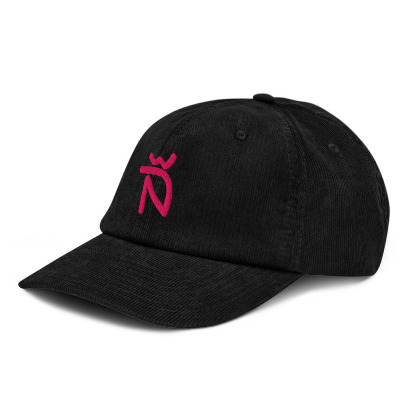 Gorra de pana fina negra con Ñ en rosa