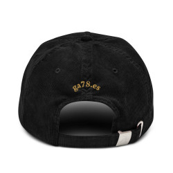 Gorra de pana fina negra con Ñ en oro