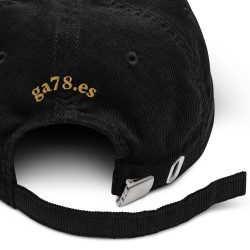 Gorra de pana fina negra con Ñ en oro